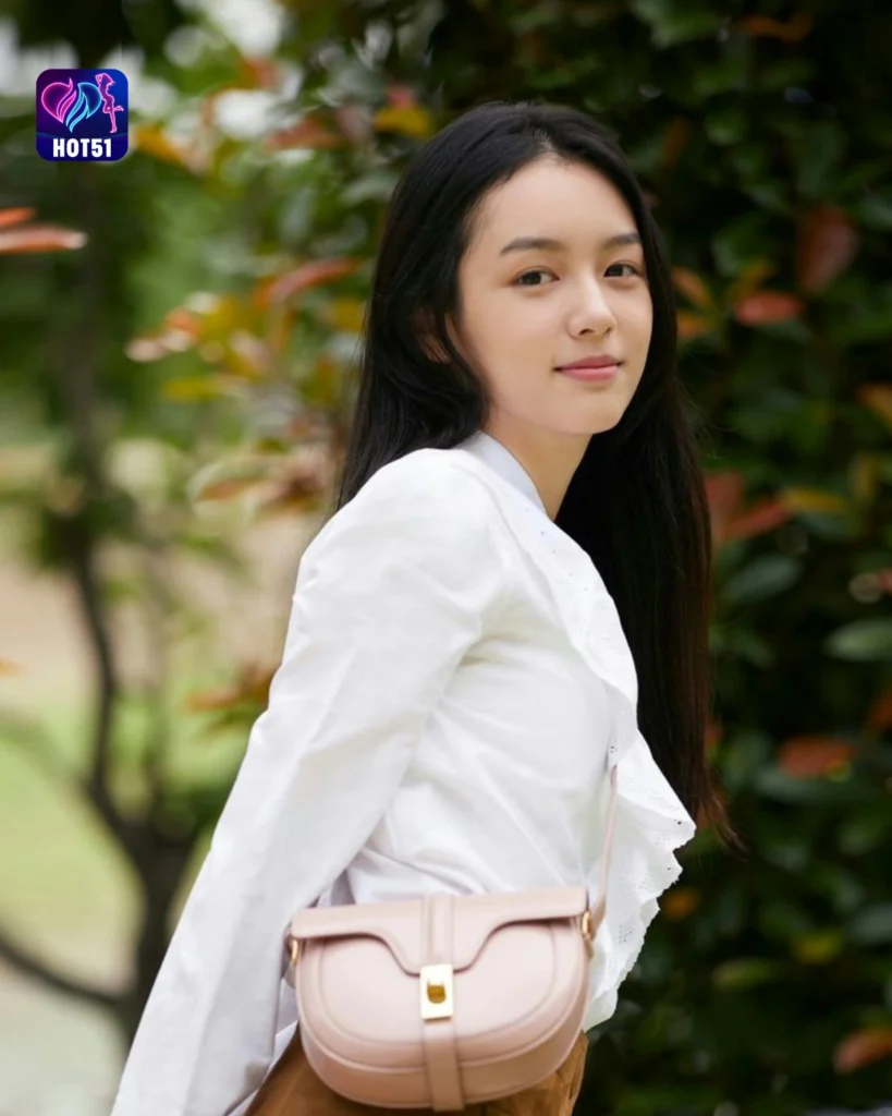  Beautiful Zhou Ye Photos on HOT51 Platform