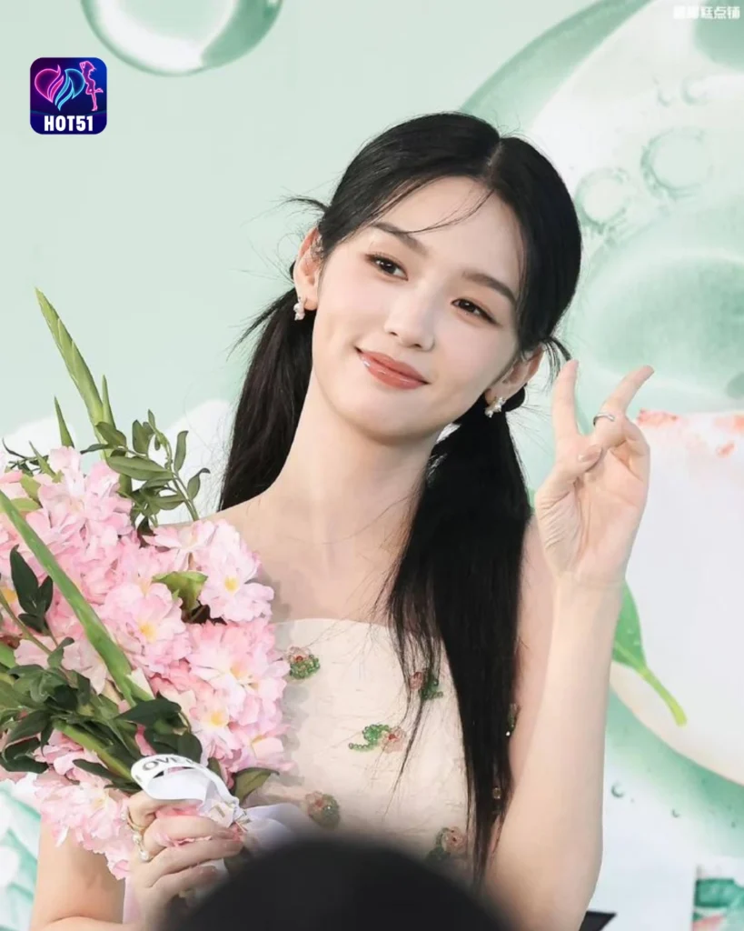  Beautiful Zhou Ye Photos on HOT51 Platform