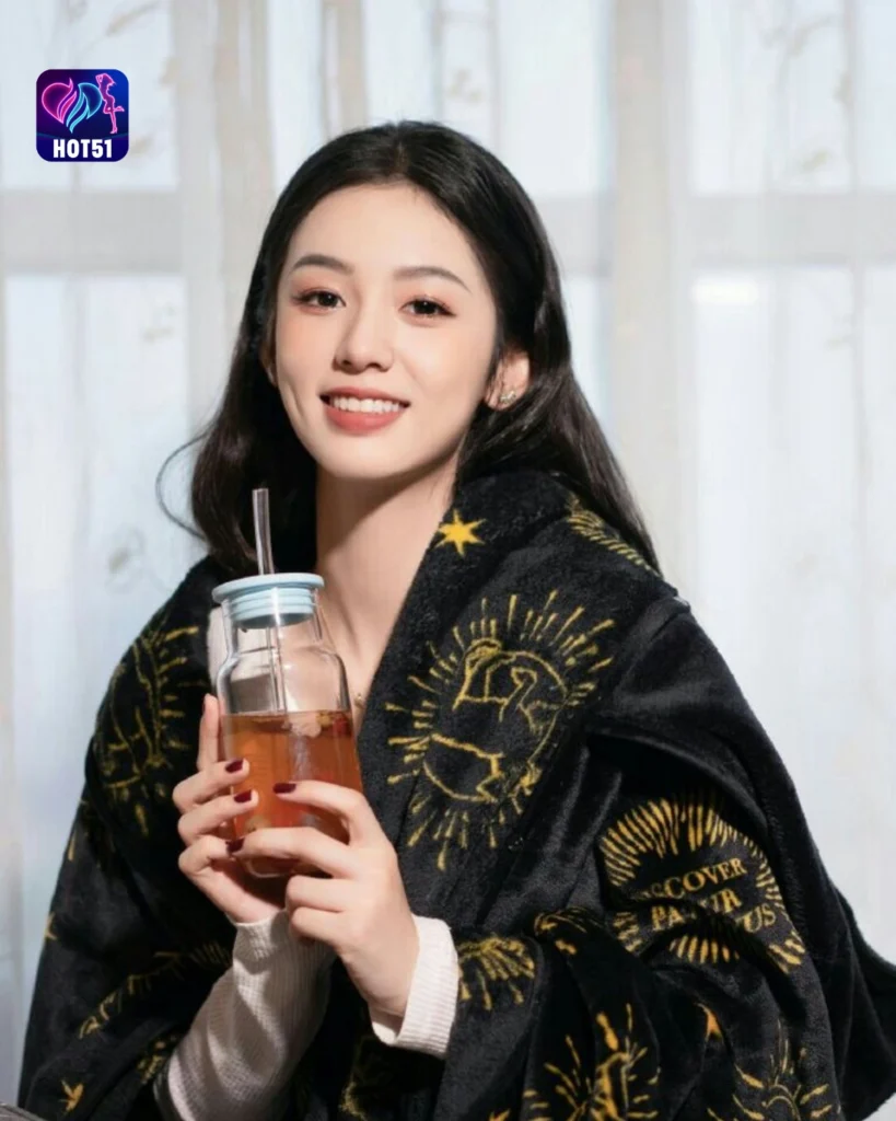 Beautiful Zhou Ye Photos on HOT51 Platform
