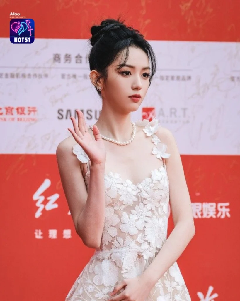  Beautiful Zhou Ye Photos on HOT51 Platform