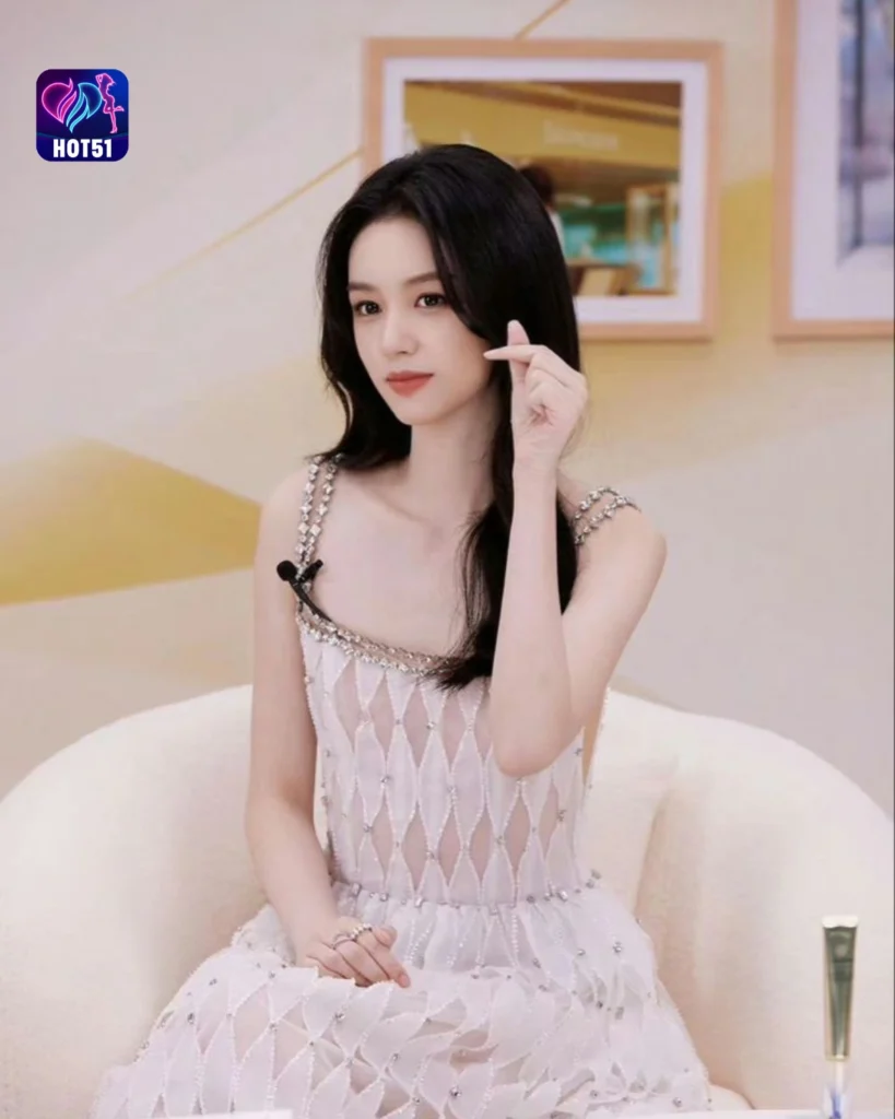  Beautiful Zhou Ye Photos on HOT51 Platform