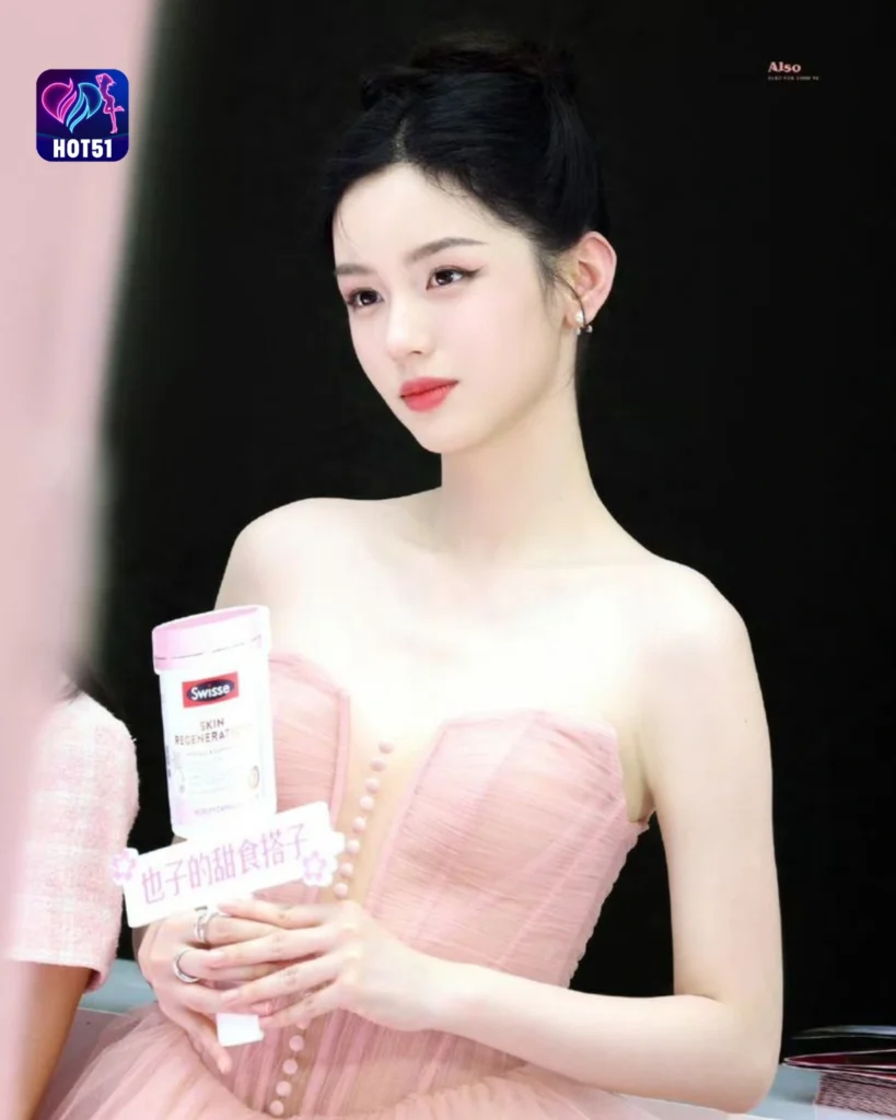 Beautiful Zhou Ye Photos on HOT51 Platform