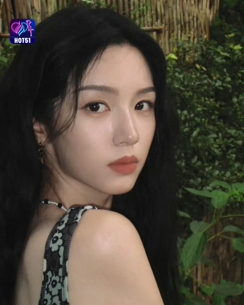 Beautiful Zhou Ye Photos on HOT51 Platform