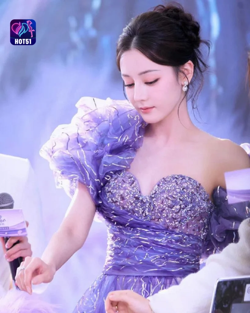  Dilraba Dilmurat Gorgeous Photos on HOT51 Platform 