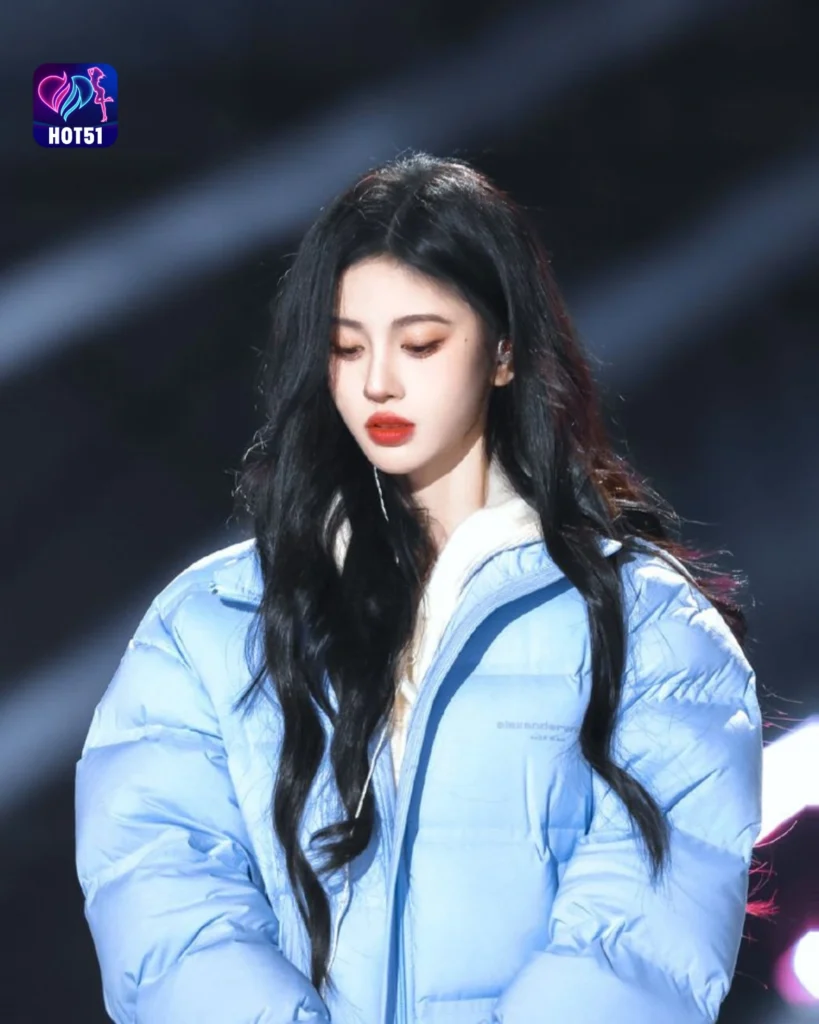  Foto Cantik Ju Jingyi di Platform HOT51