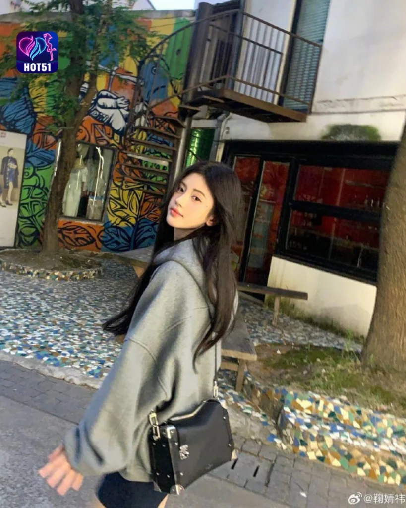 Foto Cantik Ju Jingyi di Platform HOT51