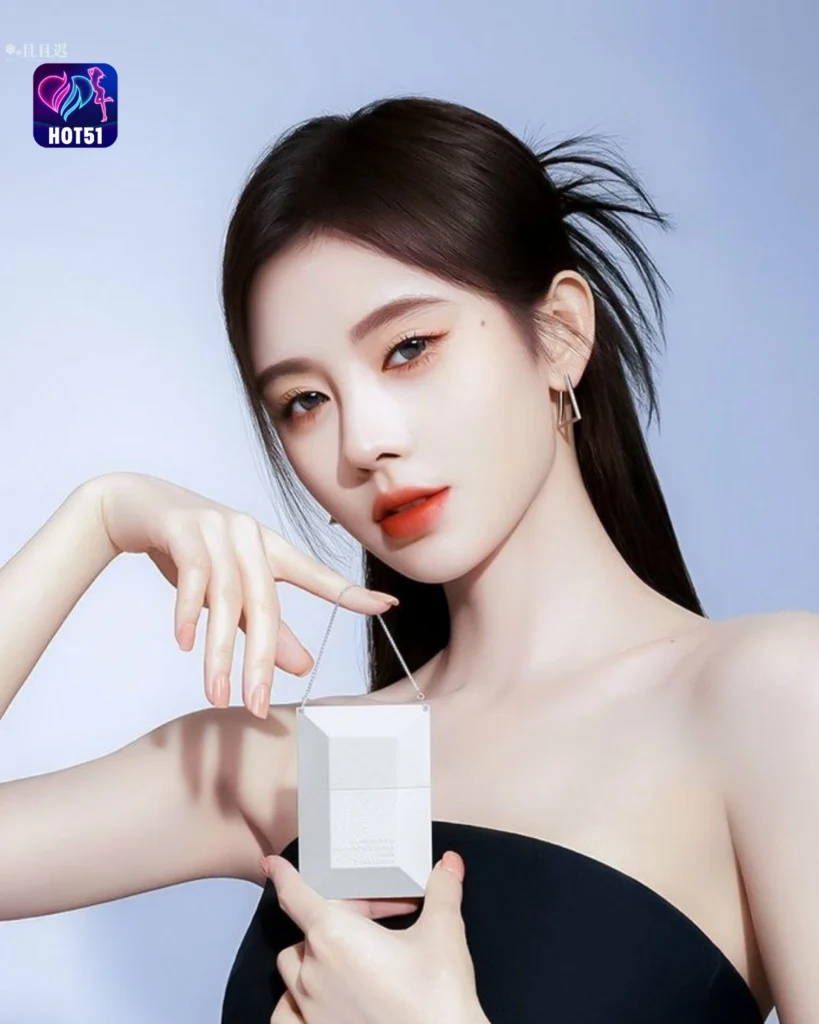 Foto Cantik Ju Jingyi di Platform HOT51