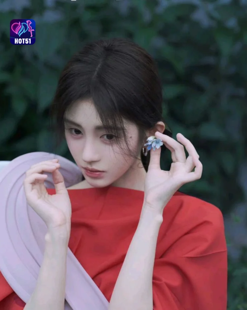 Foto Cantik Ju Jingyi di Platform HOT51
