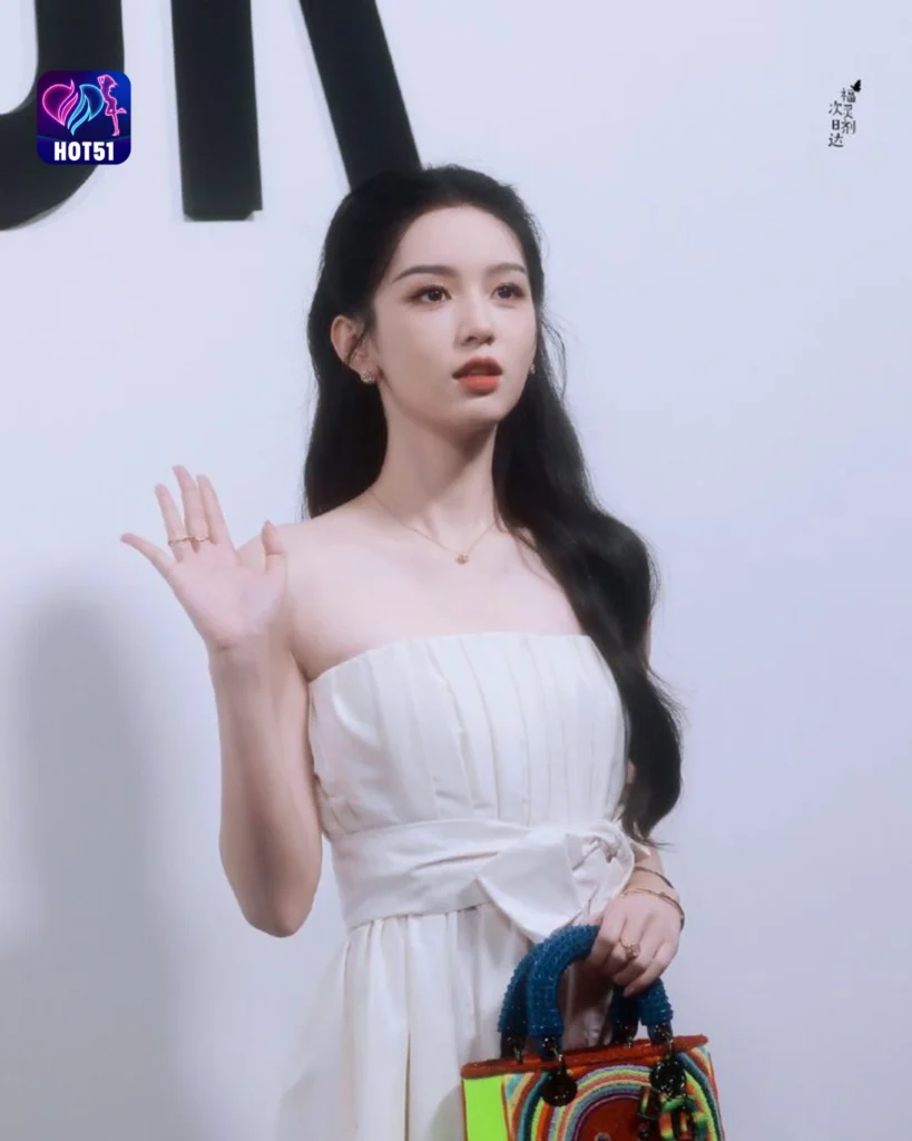  Foto Cantik Zhou Ye di Platform HOT51