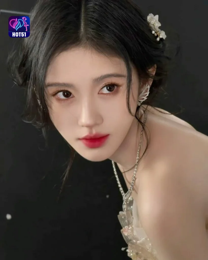  Foto Menarik Ju Jingyi di Platform HOT51