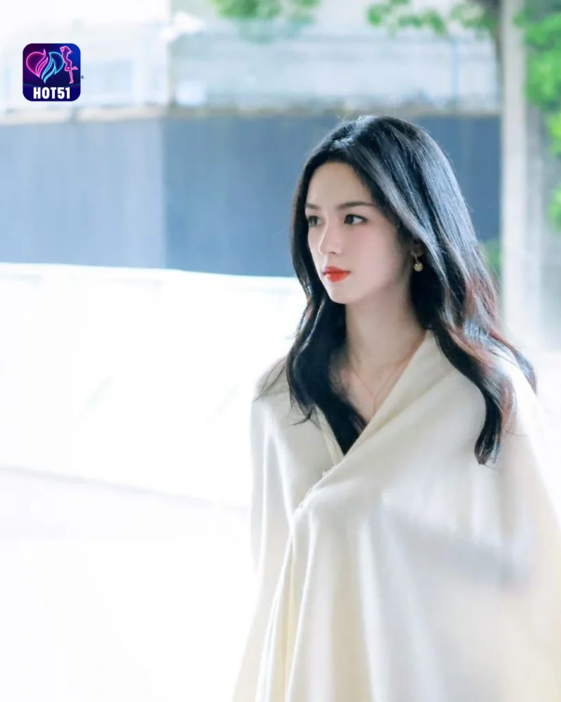 Foto Menarik Zhou Ye di Platform HOT51