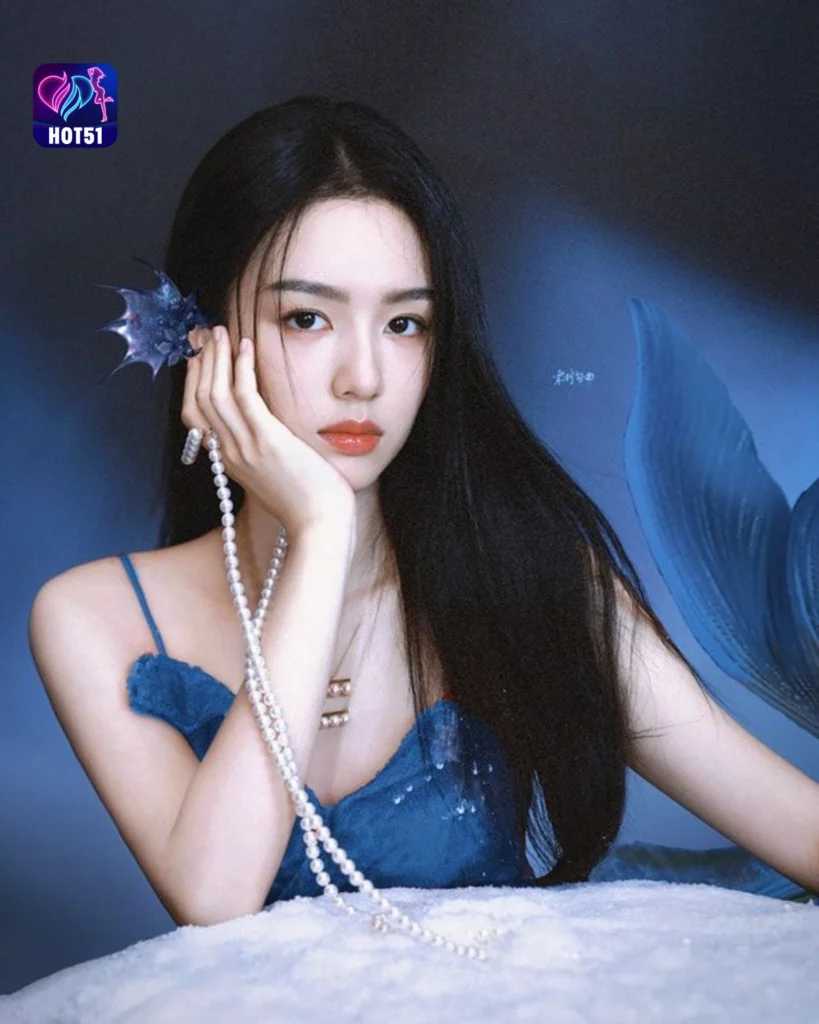 Foto Menarik Zhou Ye di Platform HOT51