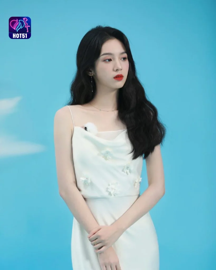 Foto Menarik Zhou Ye di Platform HOT51