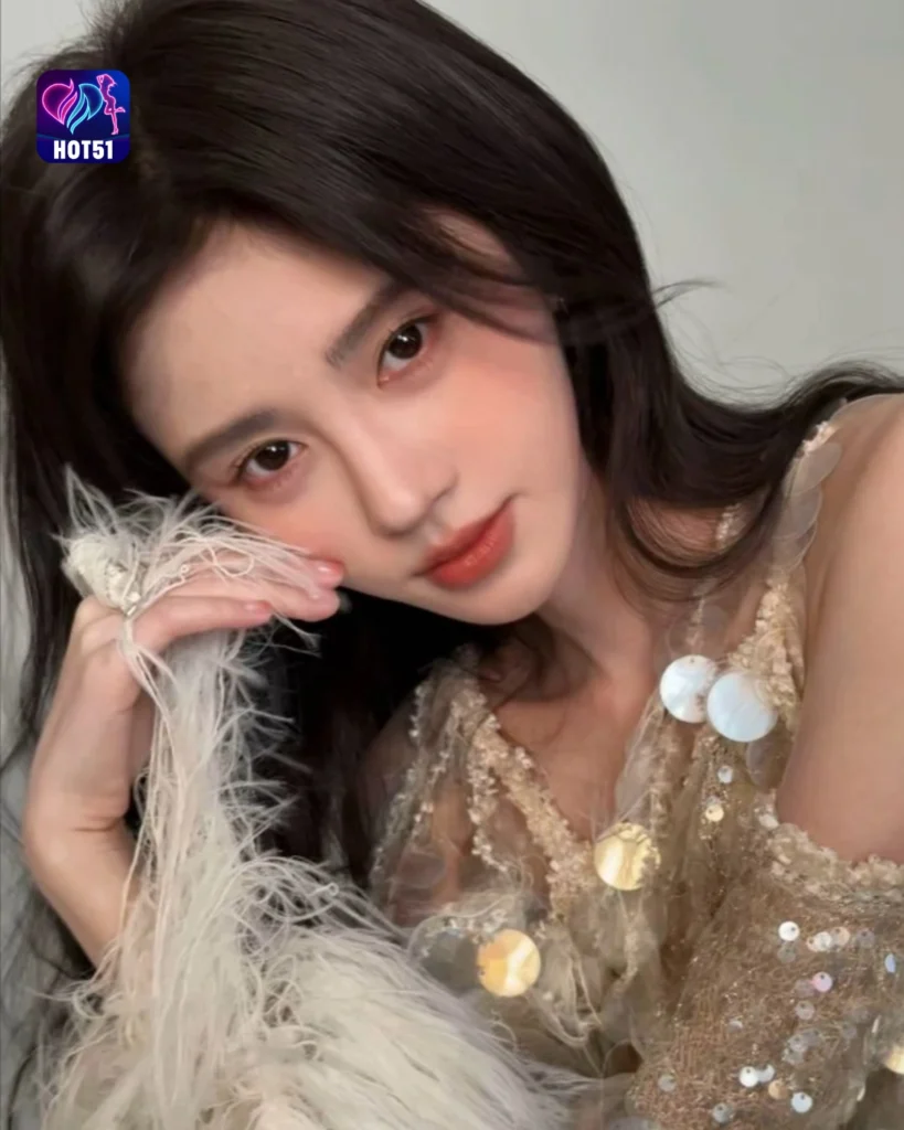  Foto Menawan Ju Jingyi di Platform HOT51