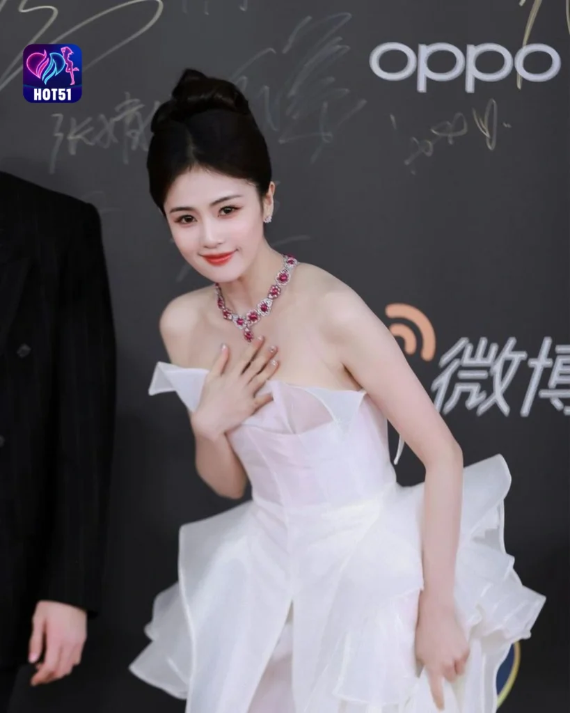  Gambar Cantik Bai Lu di Platform HOT51
