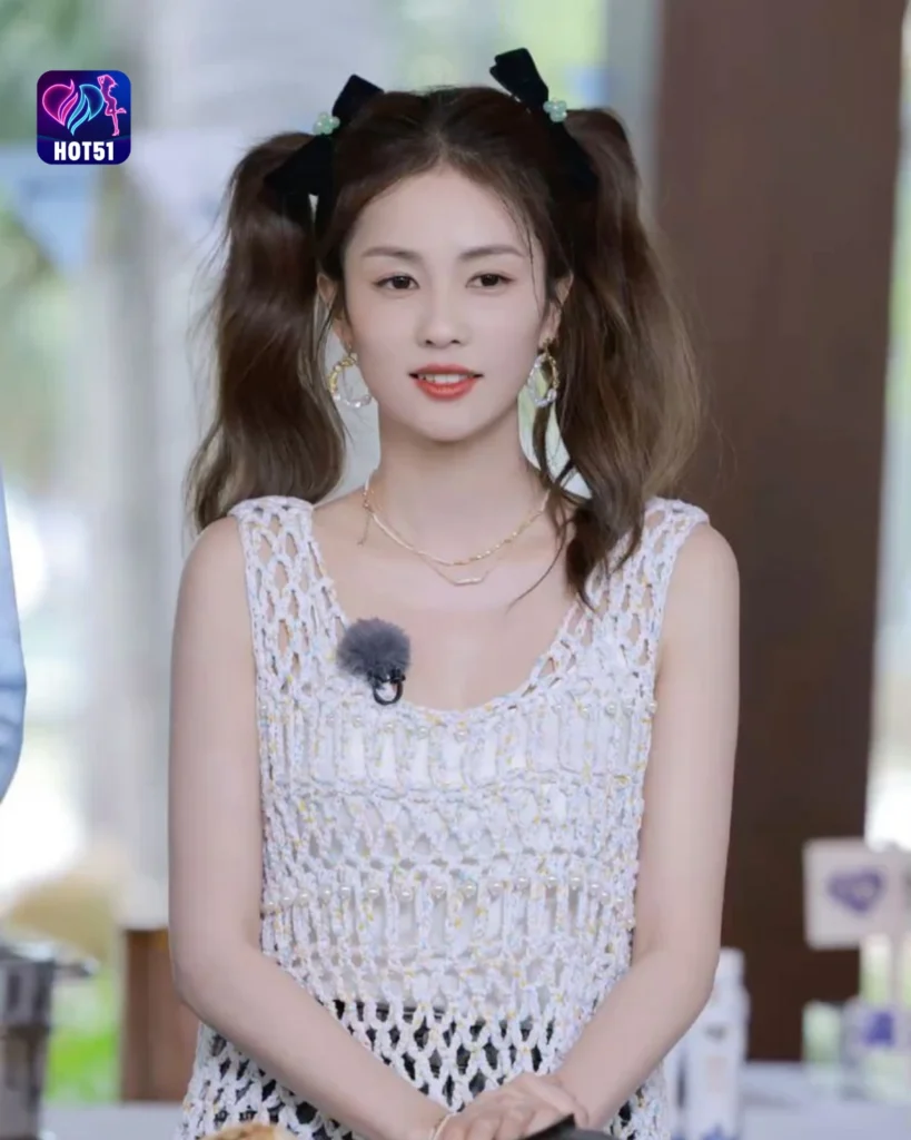 Gambar Cantik Bai Lu di Platform HOT51