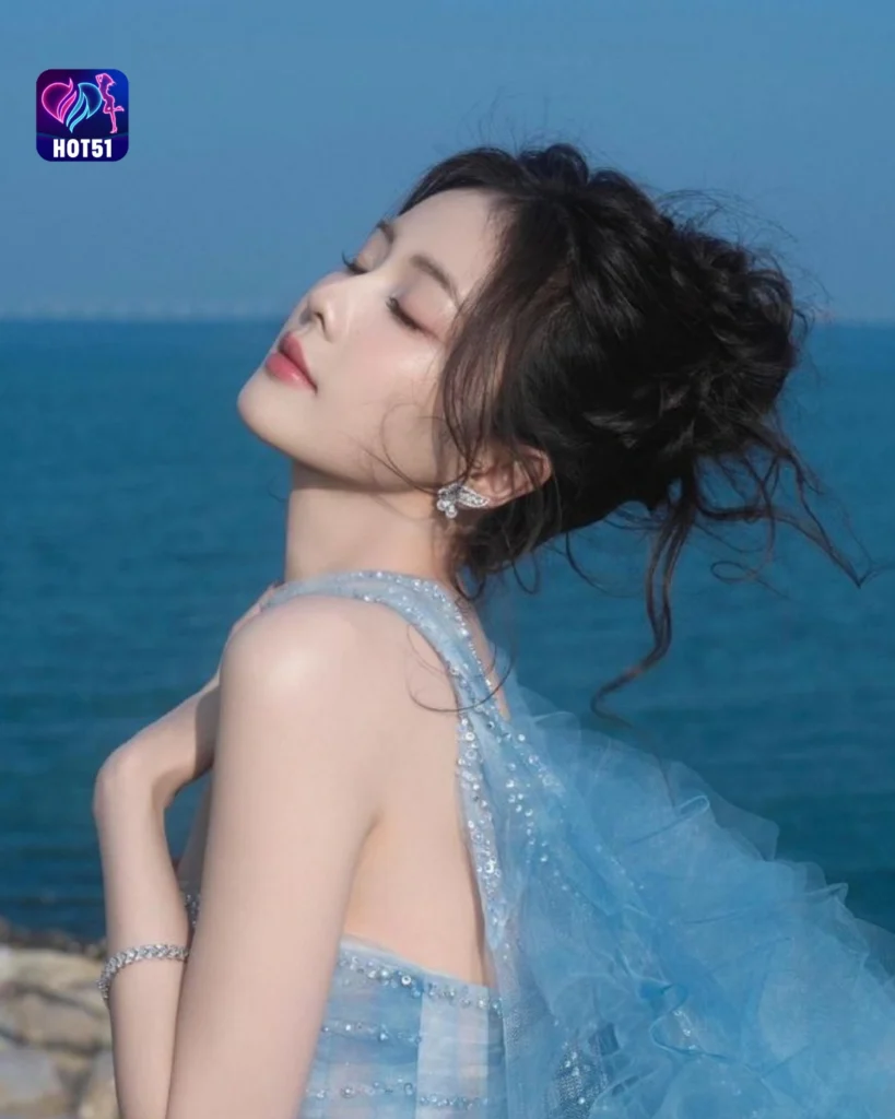 Gambar Cantik Bai Lu di Platform HOT51