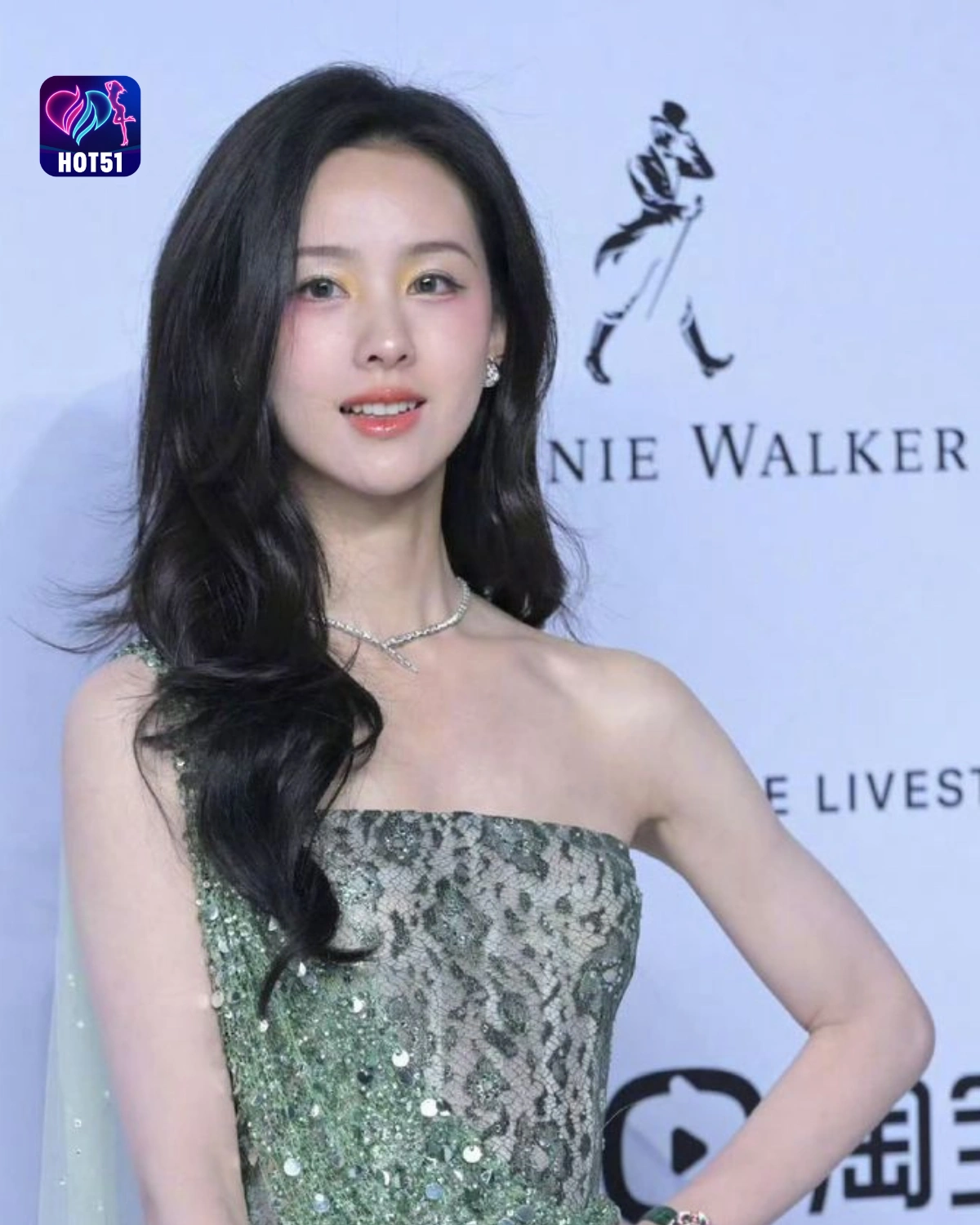 You are currently viewing Beautiful Stunning Gambar  Chen Duling di Platform HOT51