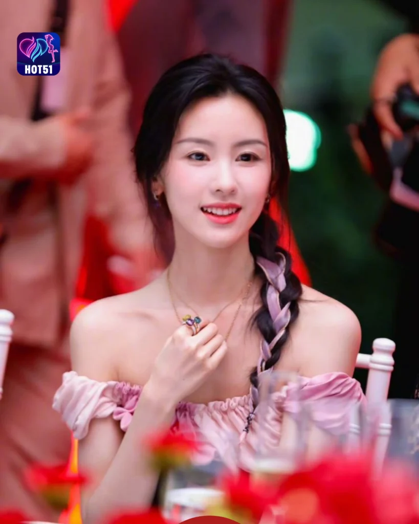  Gambar Cantik Chen Duling di Platform HOT51