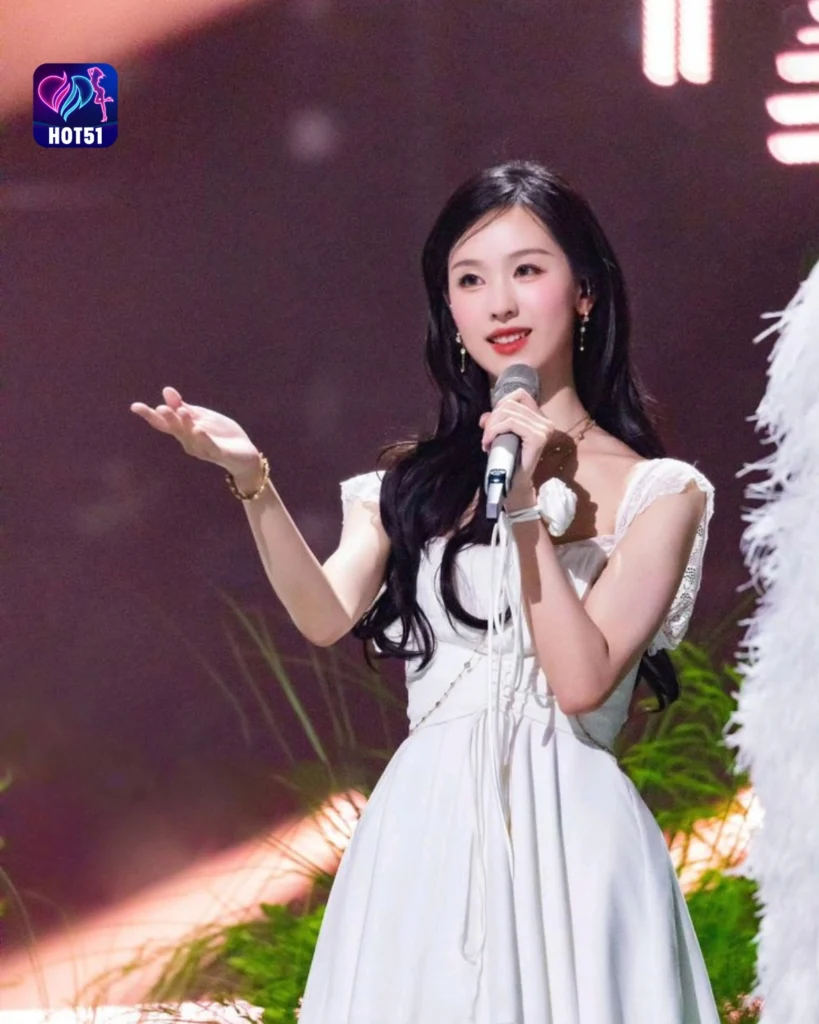  Gambar Cantik Chen Duling di Platform 