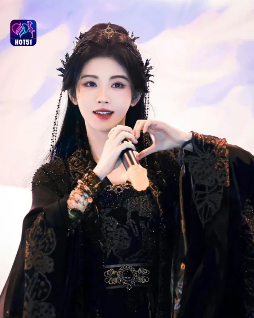  Gambar Cantik Ju Jingyi di Platform HOT51