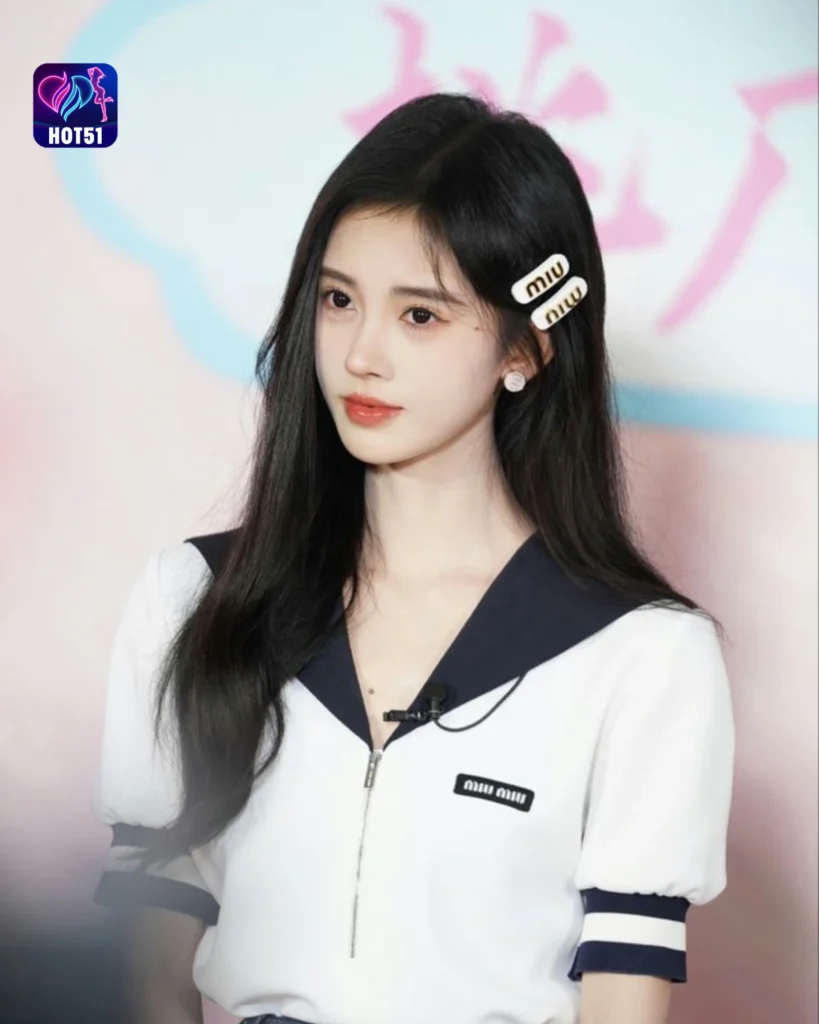  Gambar Cantik Ju Jingyi di Platform HOT51