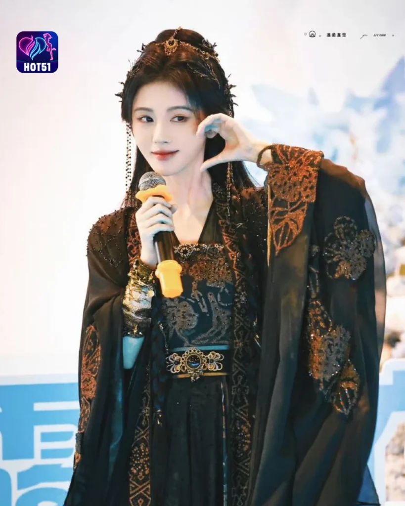  Gambar Cantik Ju Jingyi di Platform HOT51