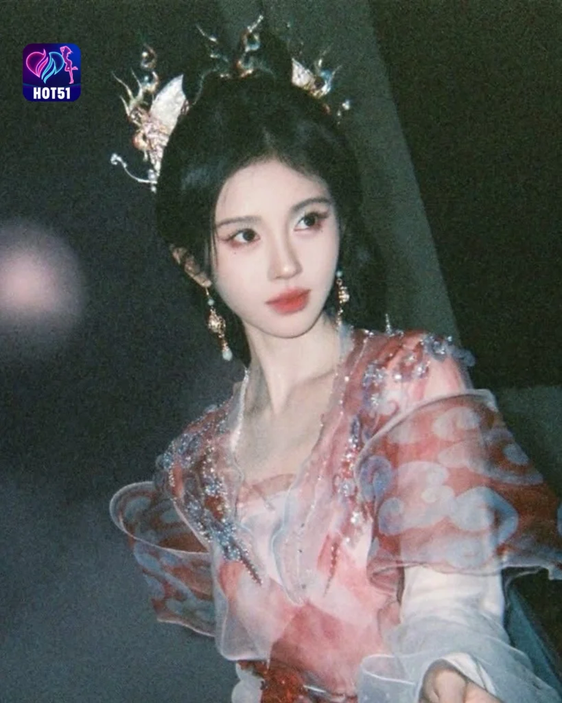 Gambar Cantik Ju Jingyi di Platform HOT51