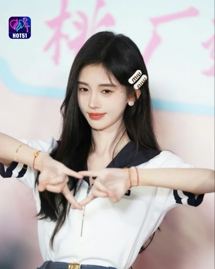  Gambar Cantik Ju Jingyi di Platform HOT51 