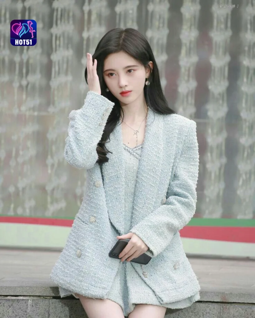  Gambar Cantik Ju Jingyi di Platform HOT51