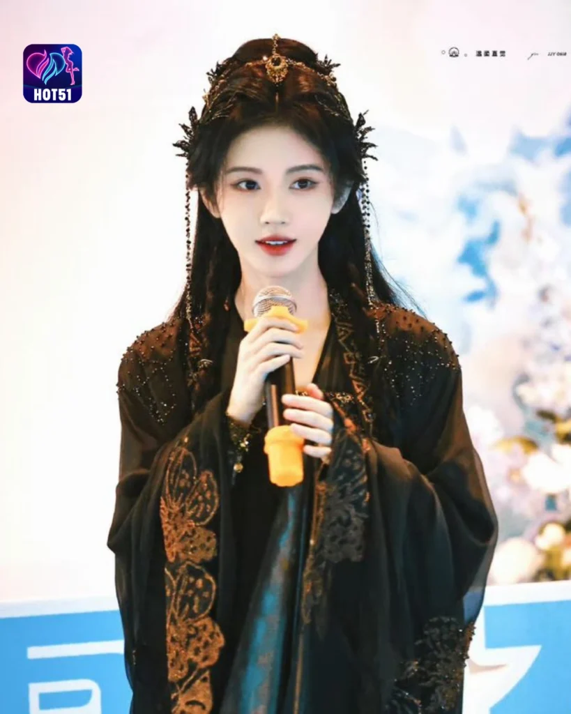  Gambar Cantik Ju Jingyi di Platform HOT51