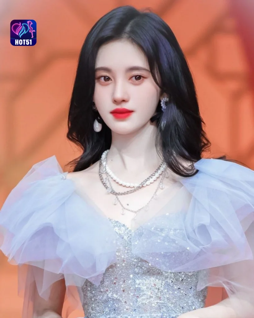  Gambar Cantik Ju Jingyi di Platform HOT51