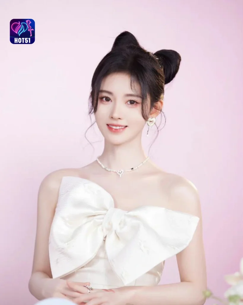  Gambar Cantik Ju Jingyi di Platform HOT51