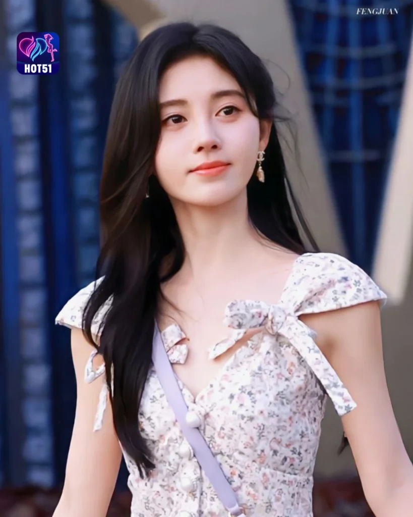  Gambar Cantik Ju Jingyi di Platform HOT51