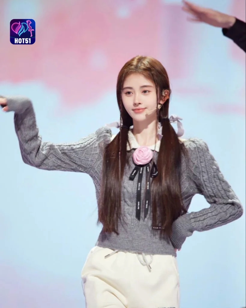  Gambar Cantik Ju Jingyi di Platform HOT51 