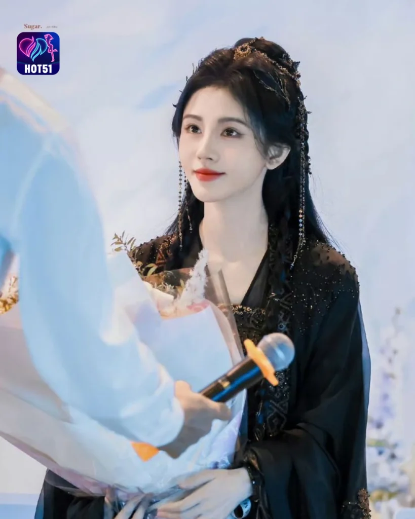  Gambar Cantik Ju Jingyi di Platform HOT51