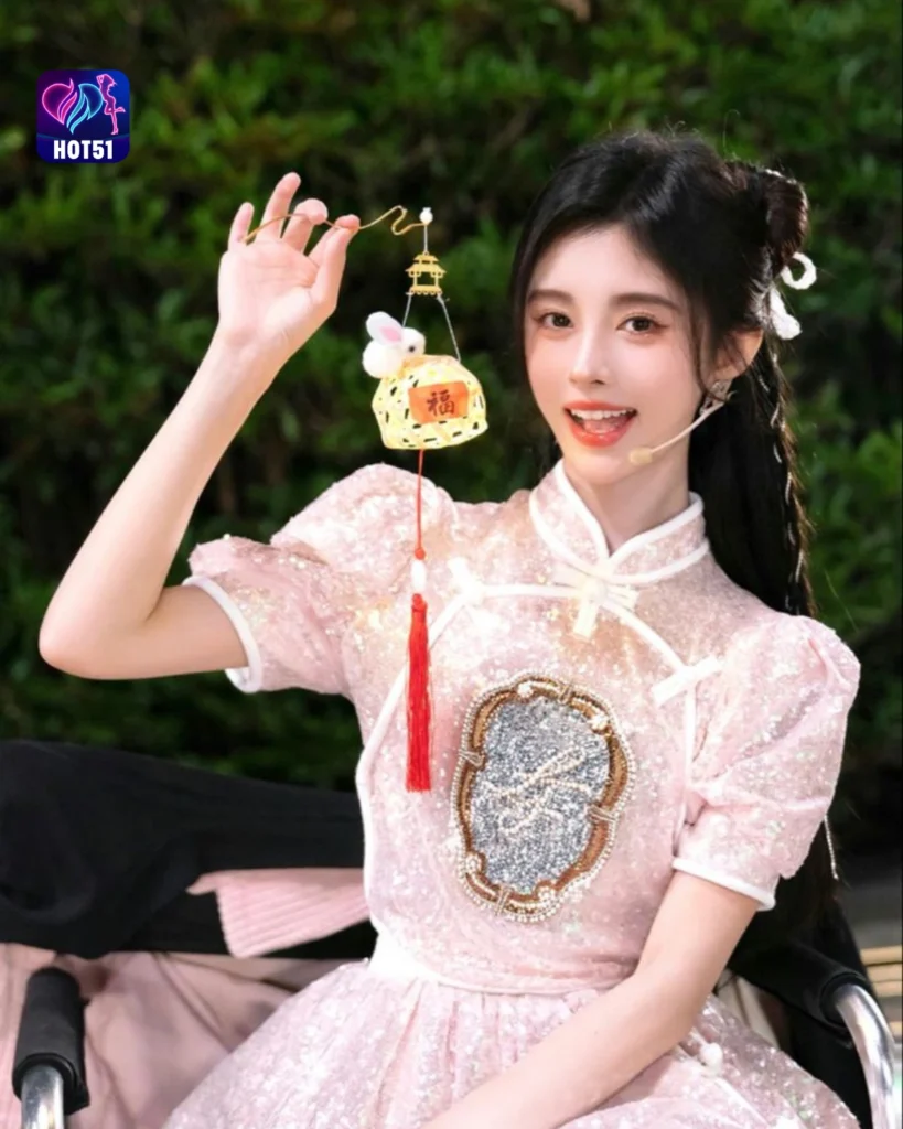  Gambar Cantik Ju Jingyi di Platform HOT51