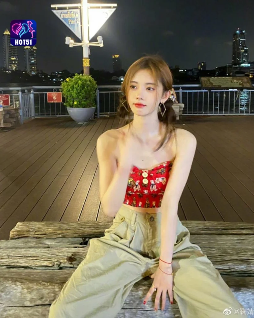  Gambar Cantik Ju Jingyi di Platform HOT51 