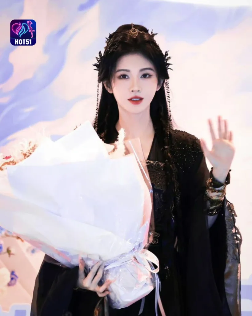  Gambar Cantik Ju Jingyi di Platform HOT51