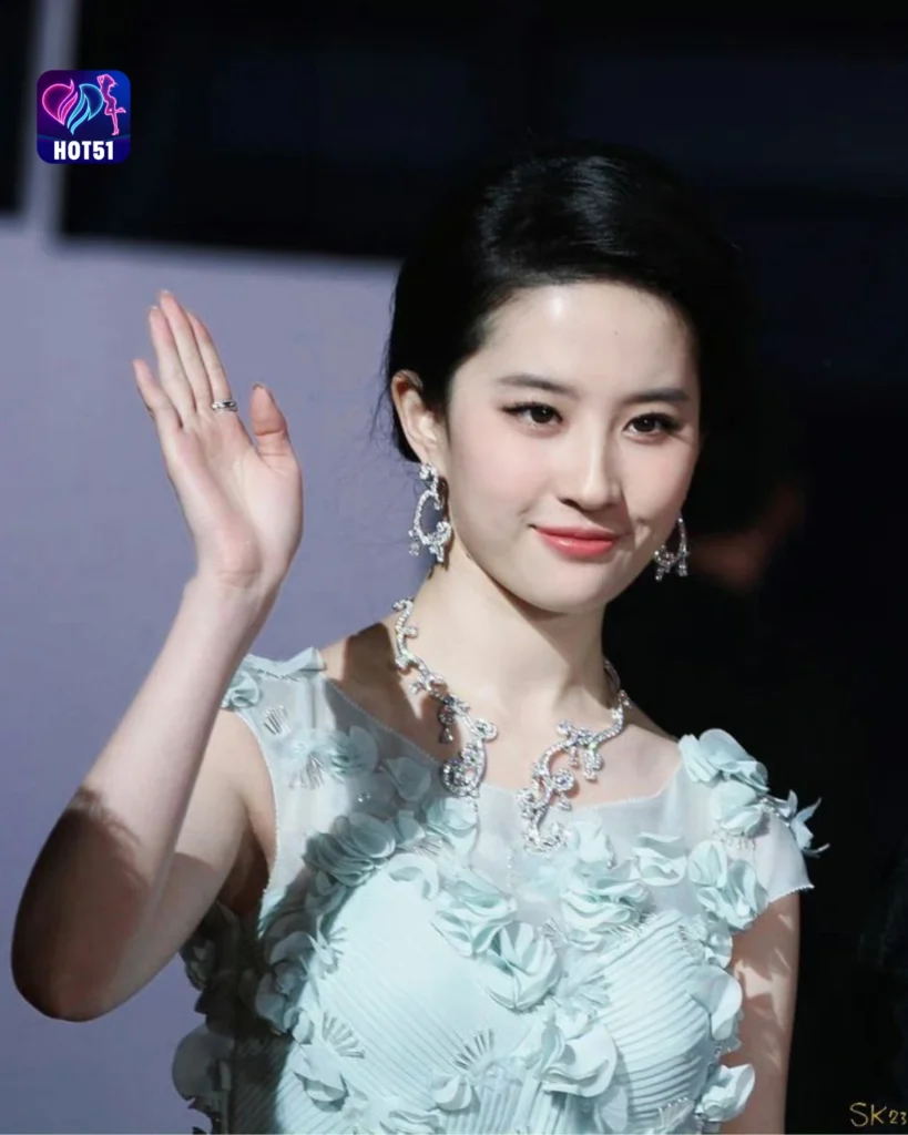  Gambar Cantik Liu Yifei di Platform 