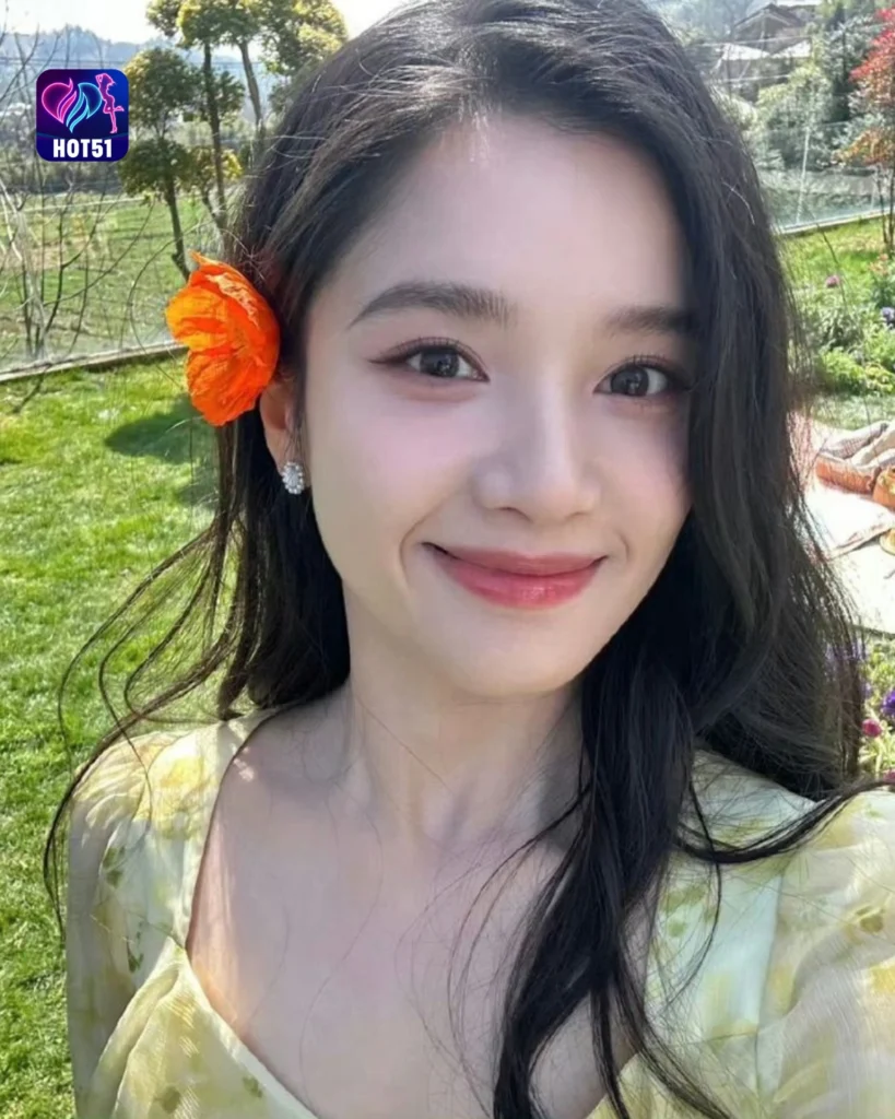  Gambar Cantik Zhang Jingyi Di Platform HOT51 