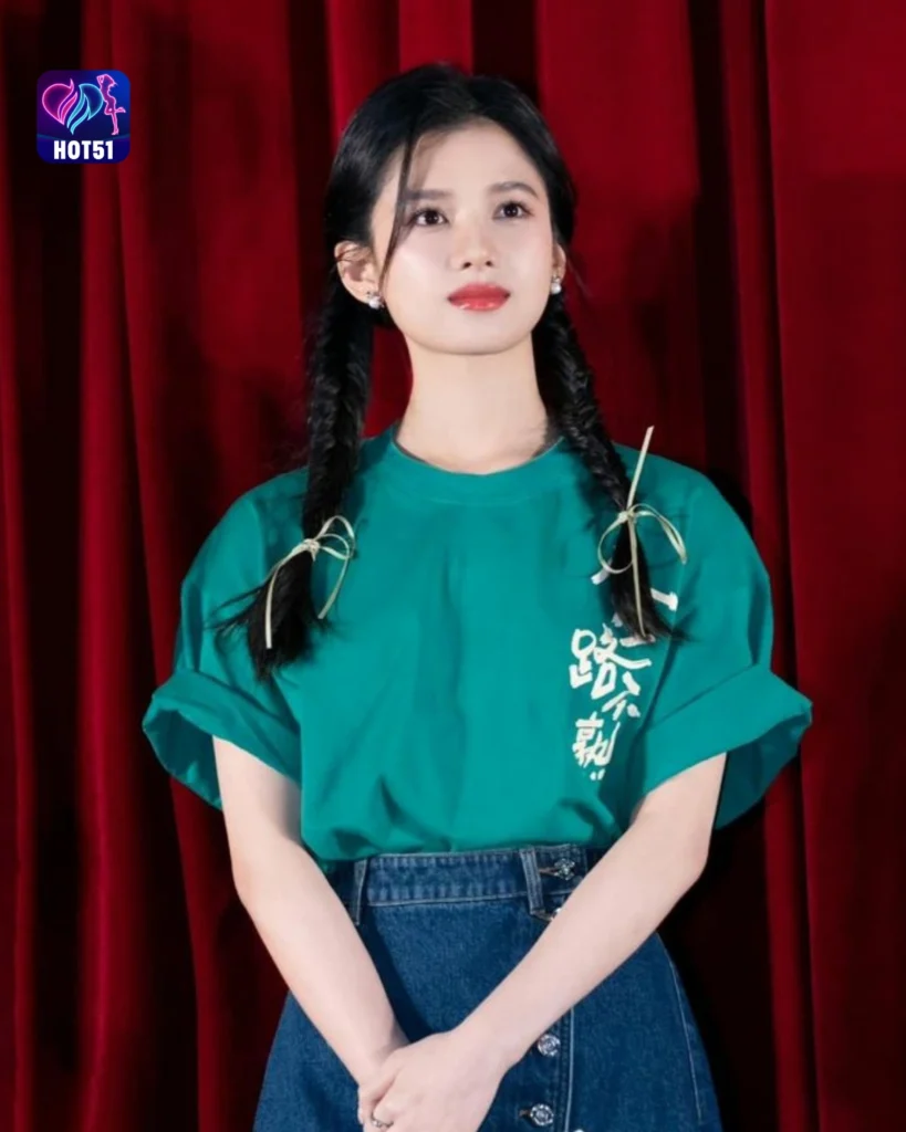  Gambar Cantik Zhang Jingyi di Platform HOT51