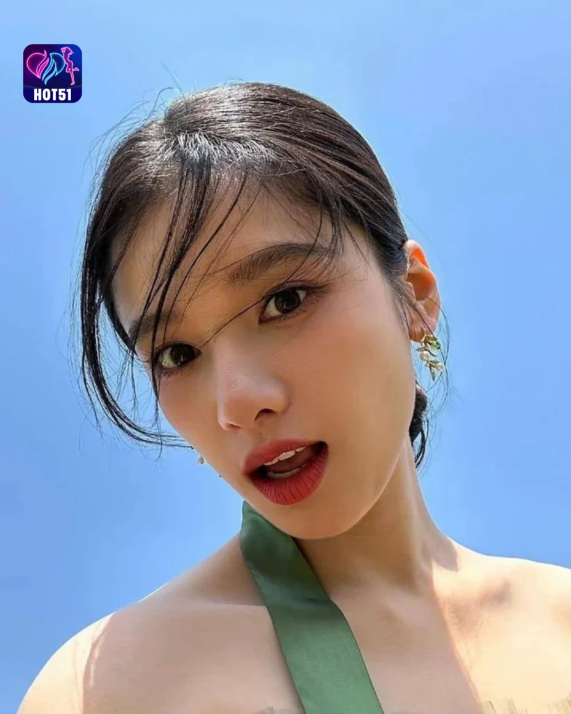  Gambar Cantik Zhang Jingyi di Platform HOT51