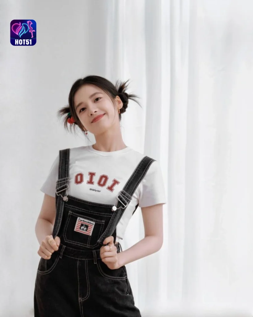  Gambar Cantik Zhang Jingyi di Platform HOT51
