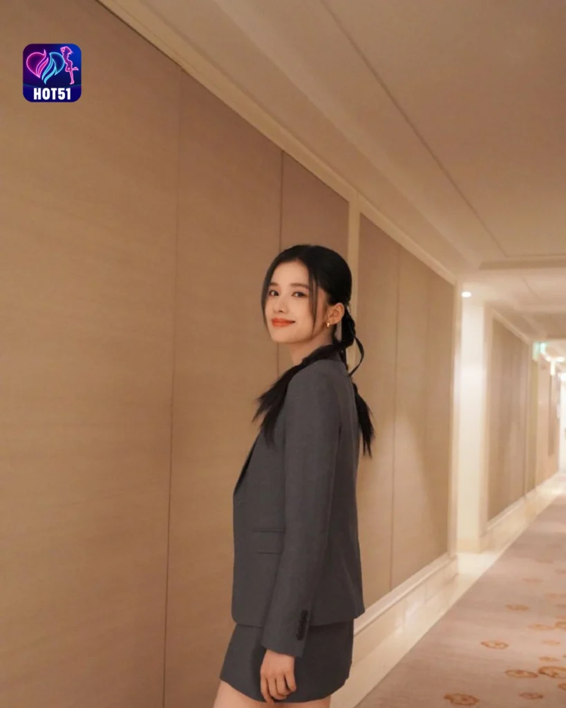 Gambar Cantik Zhang Jingyi di Platform HOT51 