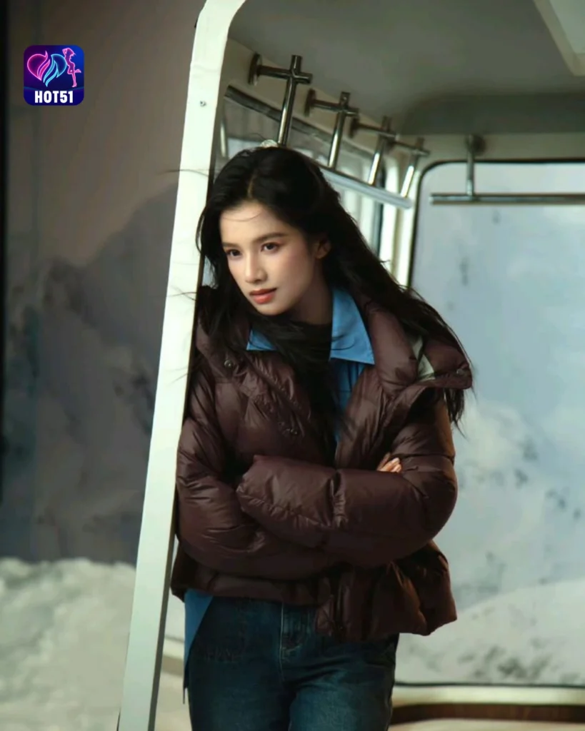  Gambar Cantik Zhang Jingyi di Platform HOT51