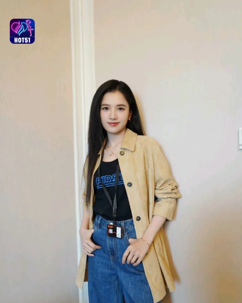 Gambar Cantik Zhang Jingyi di Platform HOT51 
