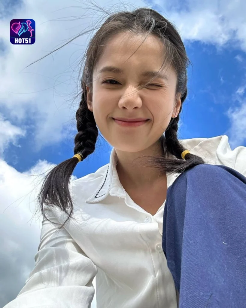  Gambar Cantik Zhang Jingyi di Platform HOT51