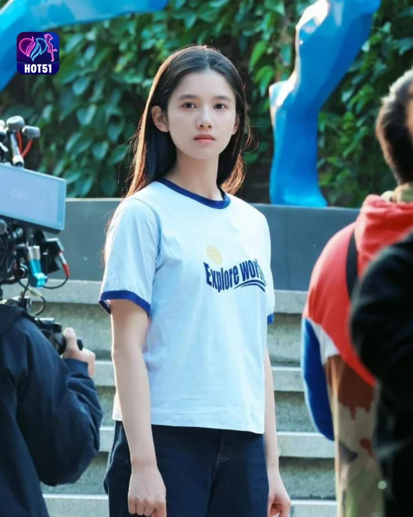 Gambar Cantik Zhang Jingyi di Platform HOT51 