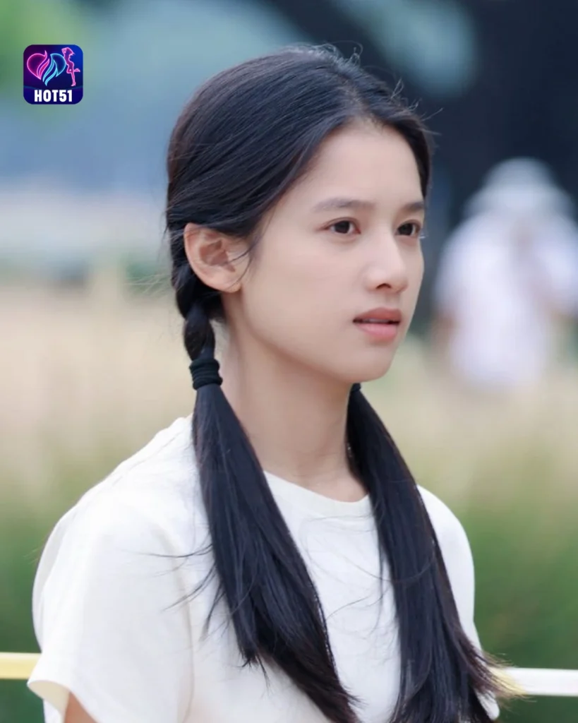  Gambar Cantik Zhang Jingyi di Platform HOT51